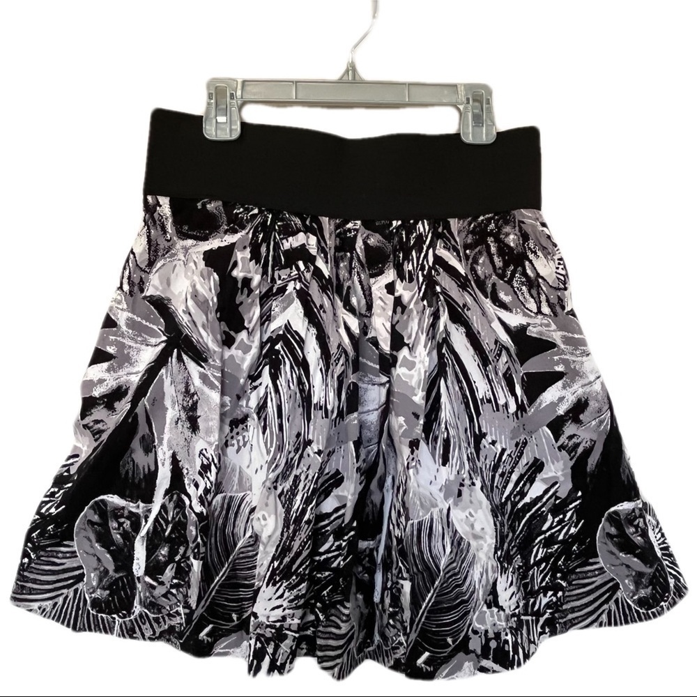 Necessary Objects Black and White Medium balloon flare style